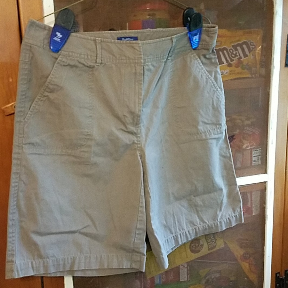 Womans  Shorts 9 Reilmans